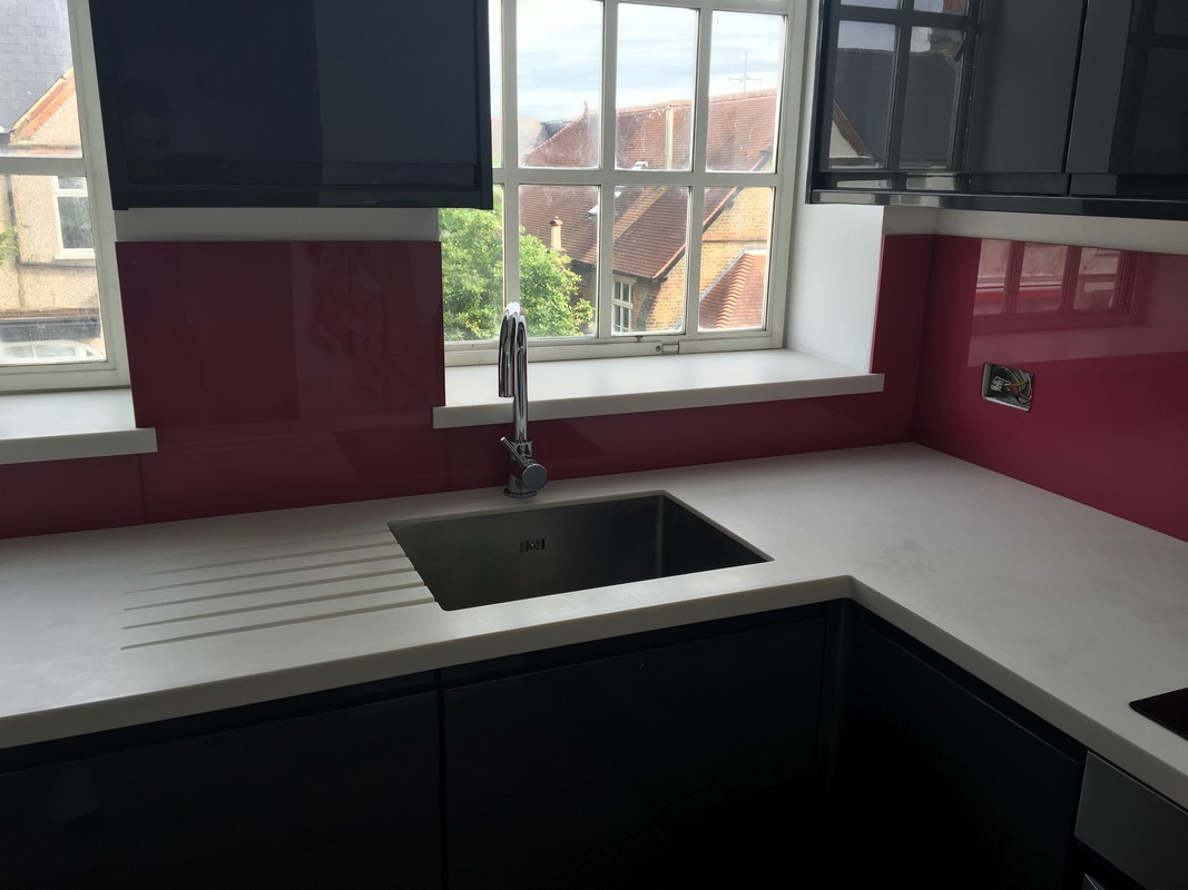 Deep plum coloured glass splashback in modern Nine Elms kitchen